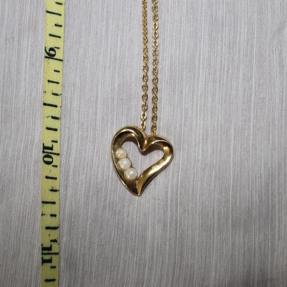 DAINTY HEART WITH 3 FAUX PEARLS(10.25)